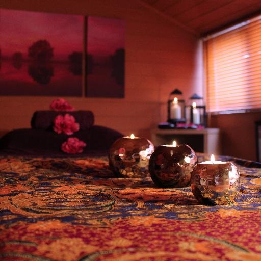 Treatments include full body massage, reflexology, beauty treatments, pregnancy massge, hot stones and special offers.   facebook - head2toe massage therapy