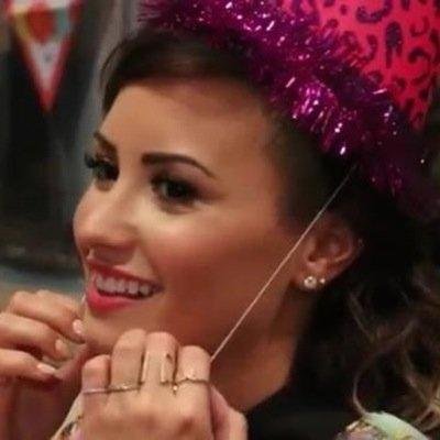 Twitter oficial de informações no Brasil sobre a cantora, atriz e compositora Demi Lovato. Parceiro: @DLovatoFRUSUK