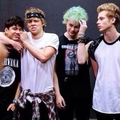 Free folloooooow || Follow @holidayirwin & @frapeeluke