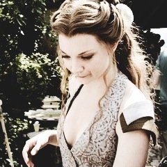 “I, too, have heard tales of your beauty and grace, but the tales do not do you justice.” •||#GameOfThrones||•