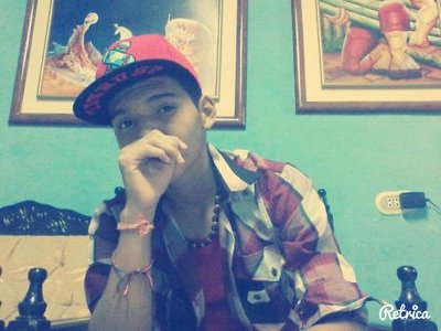 AllxnRxmir3z's profile picture. La poesía es poner la vida en palabras