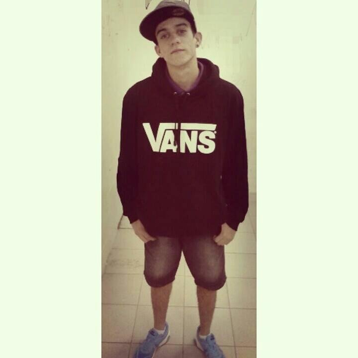 whats 12 981656027 
solteiro