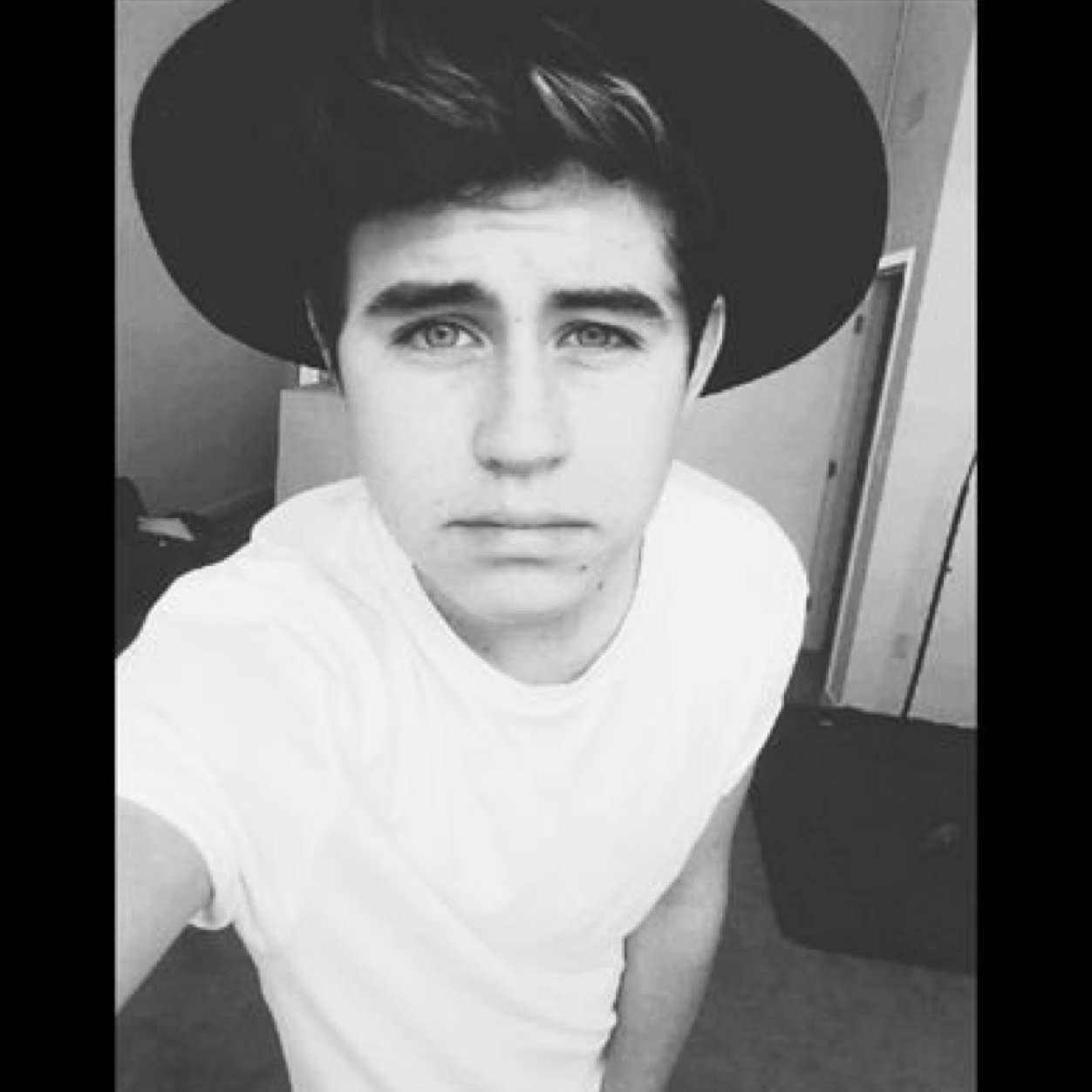 Go follow @swervingnash bc she just gave you a free follow