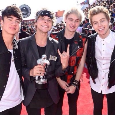 supporting & loving 4 australian dorks that wanna be punk rock.