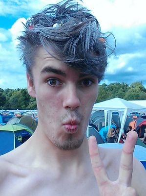 Greetings. Tom, 17. Metal and condescension since '97