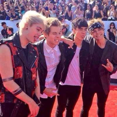 i sit home all day on the internet searching things about 5 seconds of summer