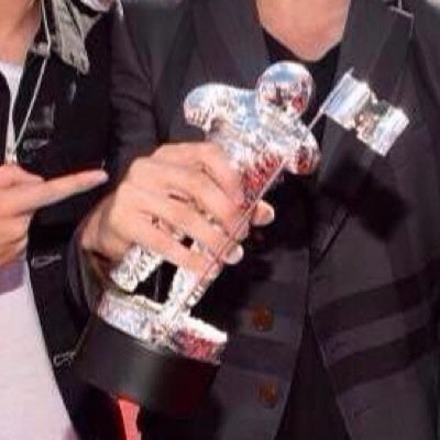 Hi my name is steve and im the 5sos moonman