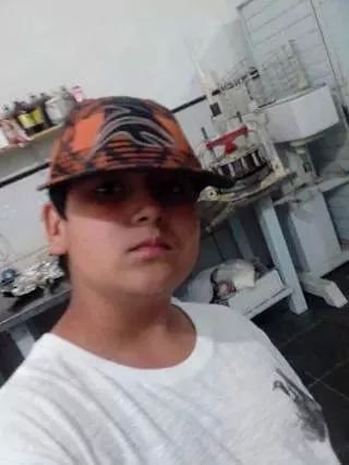 nao busque pessoas perfeita, busque apenas pessoas  que te  valorizam...