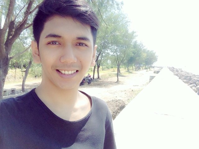 Just a simple boy, and just wanna be a wiseman for al, although always broken heart, and i'm the bikers .. ☺