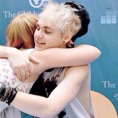 I am @michaelvlifford voting bc tweet limit! Retweet everything i rt