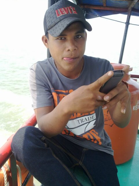 Adhe_putraa's profile picture. 