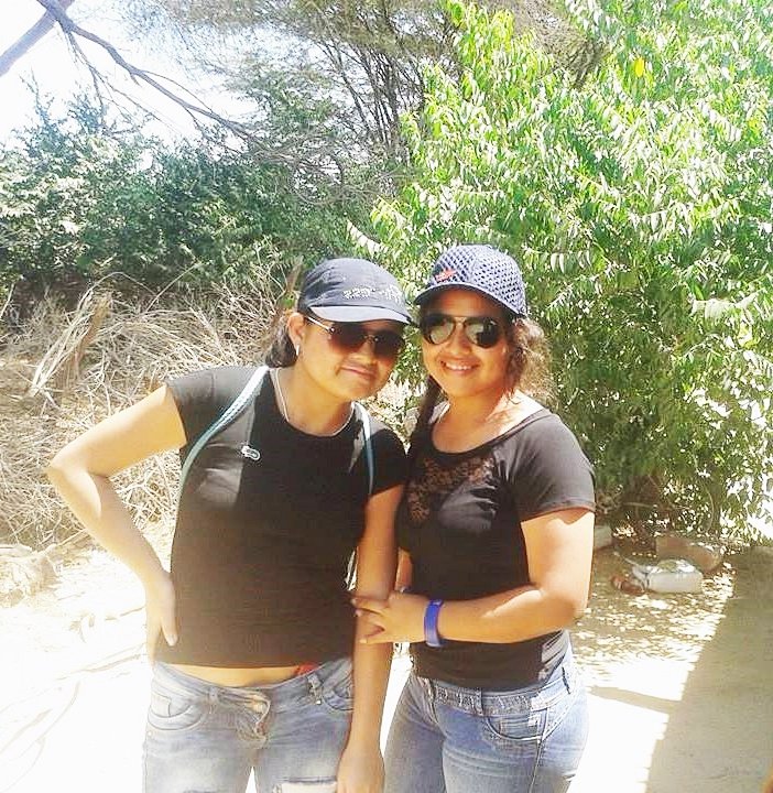 estudiante de ingenieria agroindustrial en UNP.
amo a mis padres, mis hermanos, mi novio, extraño a mi perro :( , adoro a mi mota ... :)
alegre, caracter fuer