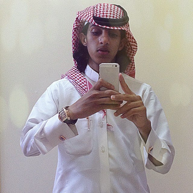 سوف ياتي يوما لا اكون معكم..وسوف تدخلون لتقرأوا ماكتبت..فان وجدتم مايؤجرني انشروه..وان وجدتم مايؤثمني اتركوه .. اللهم اني اسالك حسن الخاتمه.❃
‏ #تابعني__#اتابعگ