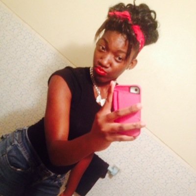Dark Brownskin ! 
Pretty ! 
Smart 5'7 Girl 
Class of 2k15 
Future Army Nurse !