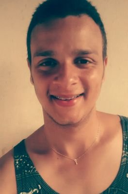 Baiano , Sagitáriano e bem casado.