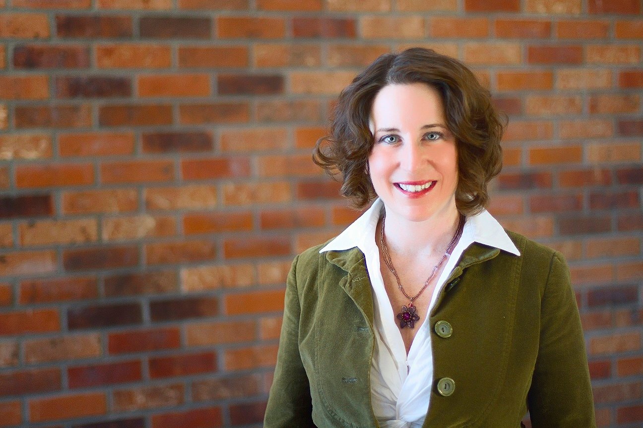 Speech therapist and speech coach for over 25 years. Private practice for over 10 years offering accent reduction, public speaking and presentation training.