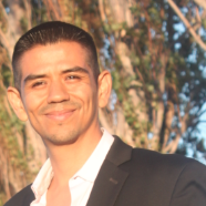 Hola, soy un Emprendedor, Coach, Especialista en Marketing de Internet, Social Media. Creador de Productos, y Cursos!