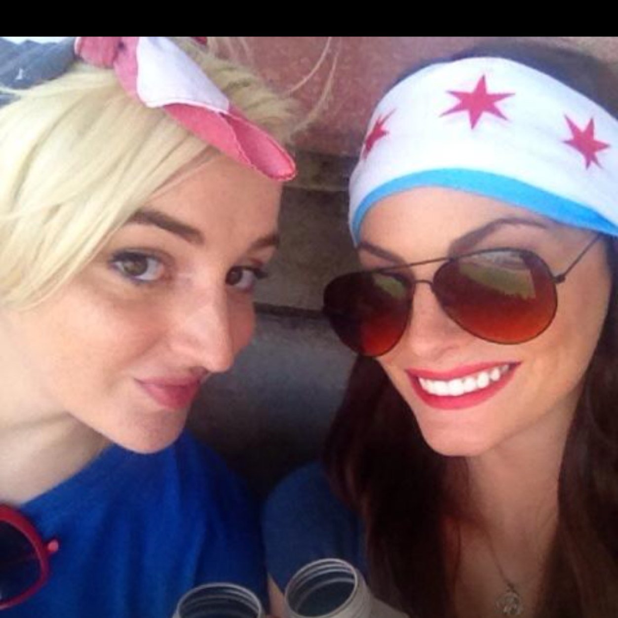 Two sassy sisters blog about the world of Chicago sports, team gossip and athletic fashion.