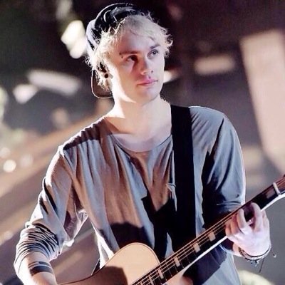 iwantthatashtn's profile picture. 0/4 i love michael but i mean im also madly in love with ashton luke and calum