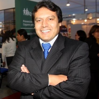 MEDICO PERUANO, CON ESTUDIOS DE POST GRADO EN GOBIERNO Y POLÍTICAS PÚBLICAS,  SALUD PÚBLICA Y AUDITORIA