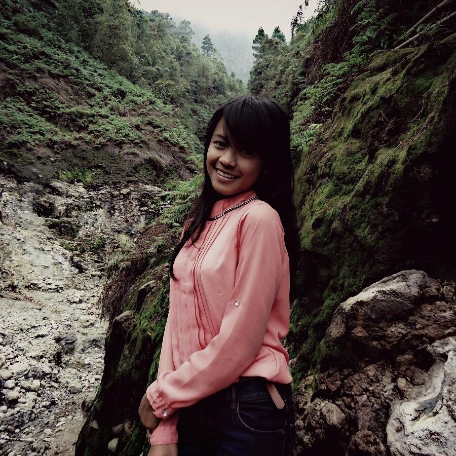 dwirahayu24's profile picture. 