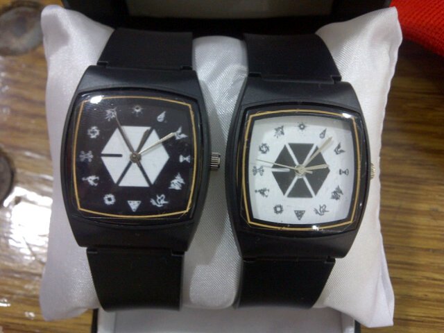 Menjual jam exo bisa request Pin:26021D3F