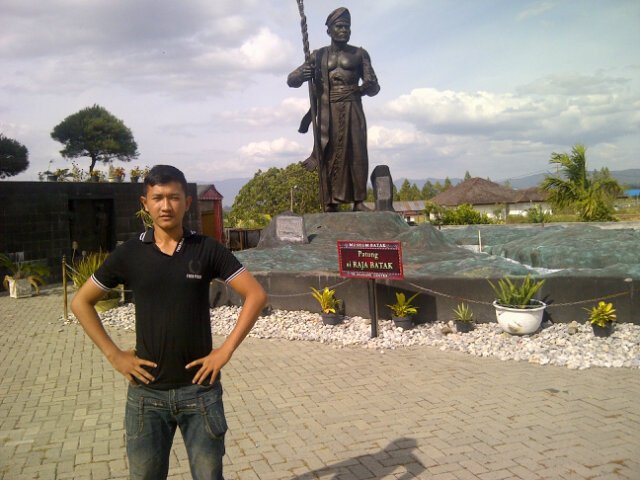 Mora_Hutagaol95's profile picture. Smile though your heart is aching so face this world with smile.       I love Jesus