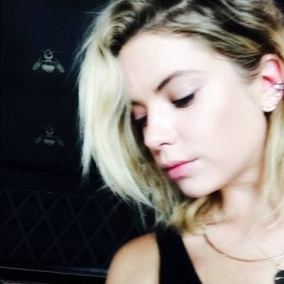 amor ch'a nullo amato amar perdona, mi prese del costui piacer si forte, che come vedi, ancor non m'abbandona.