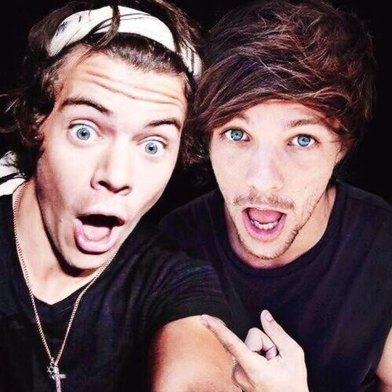 I'm in love with LOU and all HIS little things. And I'd marry you, Harry. My first real crush was Louis Tomlinson.