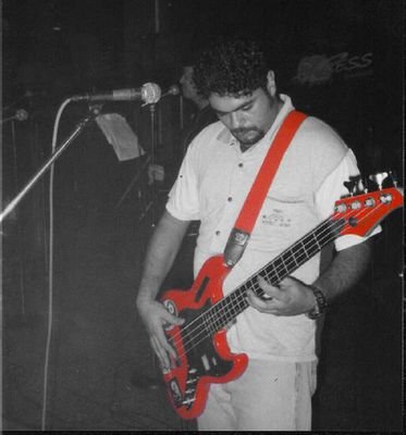 Ex-Dj, ex-op. de audio, tec. electronica, cuasi  todero, sobreviviente del proceso e intento de musico...!