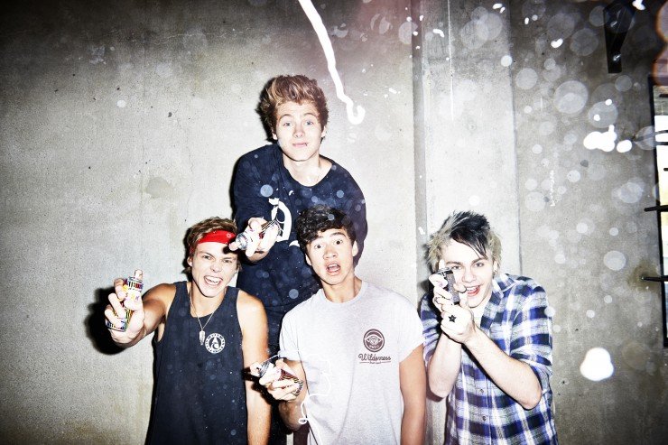 *5SOS Family in Catalonia*