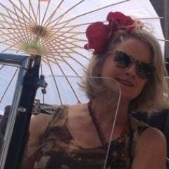 RovingPippa's profile picture. Journalist on walk-a-bout following her feet