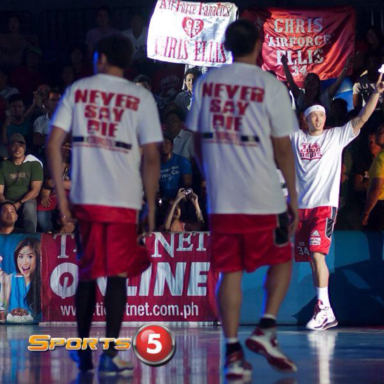 We are a group of Chris Ellis Fanatics  our fb page: http://t.co/A5YaNk0xHg