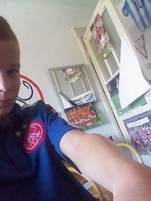 Ajax⚽-De hoven⚽-Ozil⚽-Voetbal⚽-K1A-Stedelijk-Friends-Amsterdam-Maartje knuffelbeer-Nigel beste vriend-Mirre en Dewi Bestie's