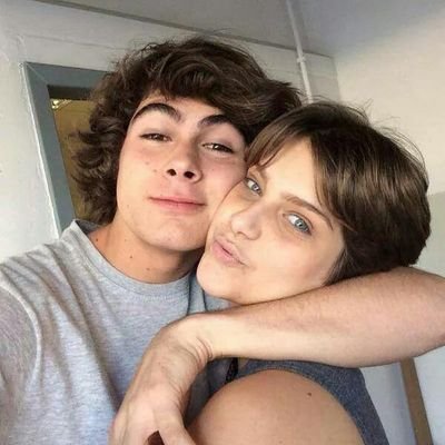 Queria que você aparecesse aqui agora só pra eu olhar nos teus olhos azuis -Rafa Vitti