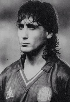 Exjugador de futbol, En,Fc Barcelona,Elche,Hercules,Murcia, R.Oviedo,At Madrid, Puebla,Lobos y Entrenador Nacional Nivel. U.E.F.A.