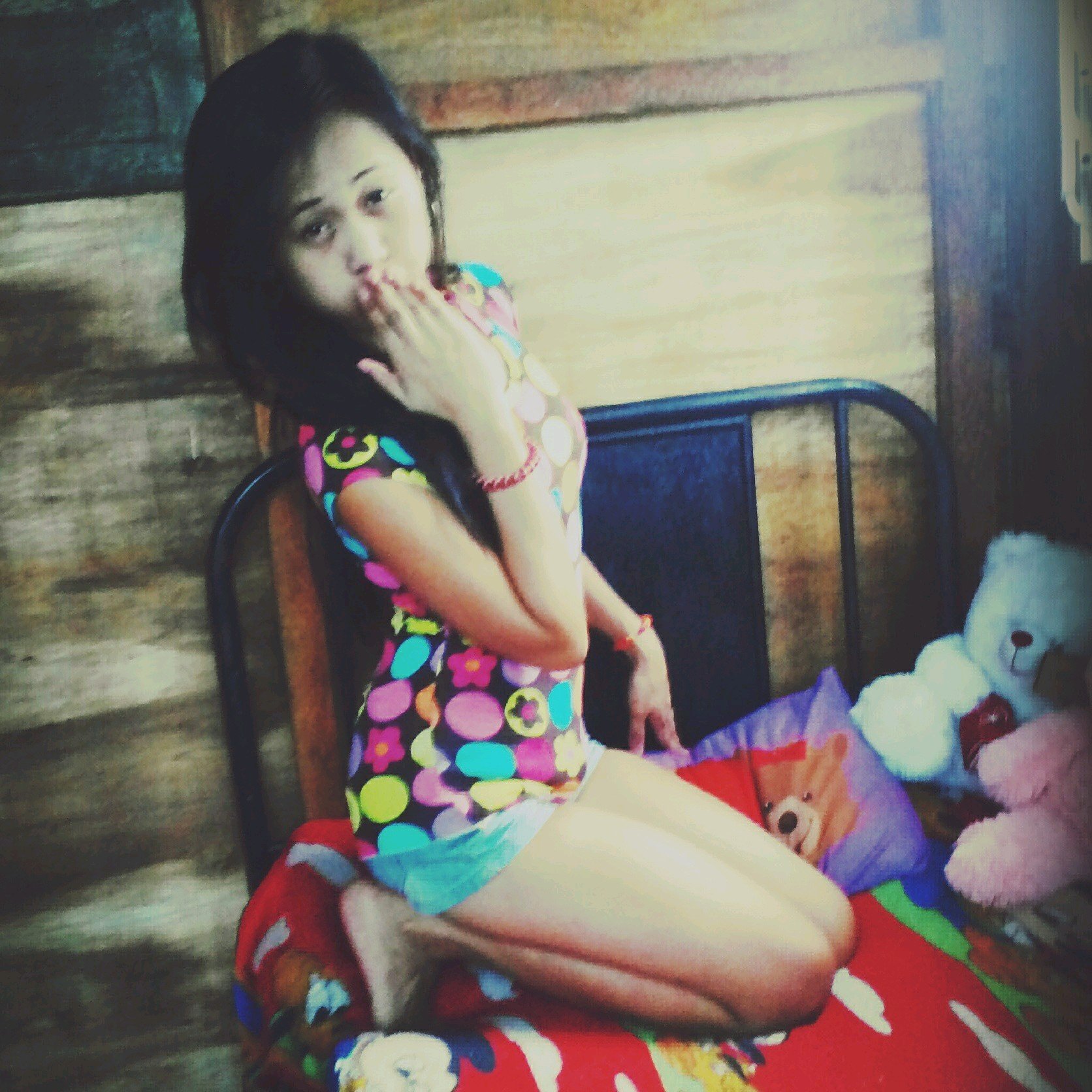 mischevous girl..pls follow me:) i am a princess.. i should be the next disney
princess