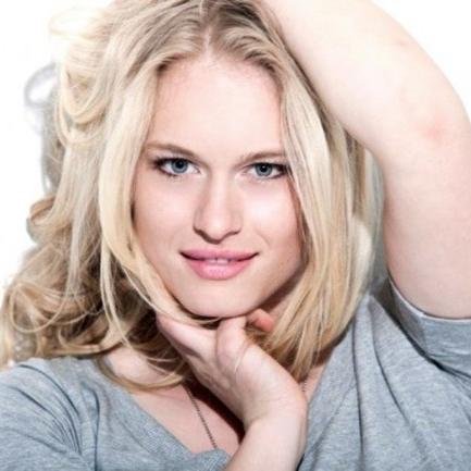 Tanta ferocidad rubia tiene un limite pero me encontraras en @EmmaC_CS  /Jules/ {Matt, my love} [Processing baby...] /Reiniciada/