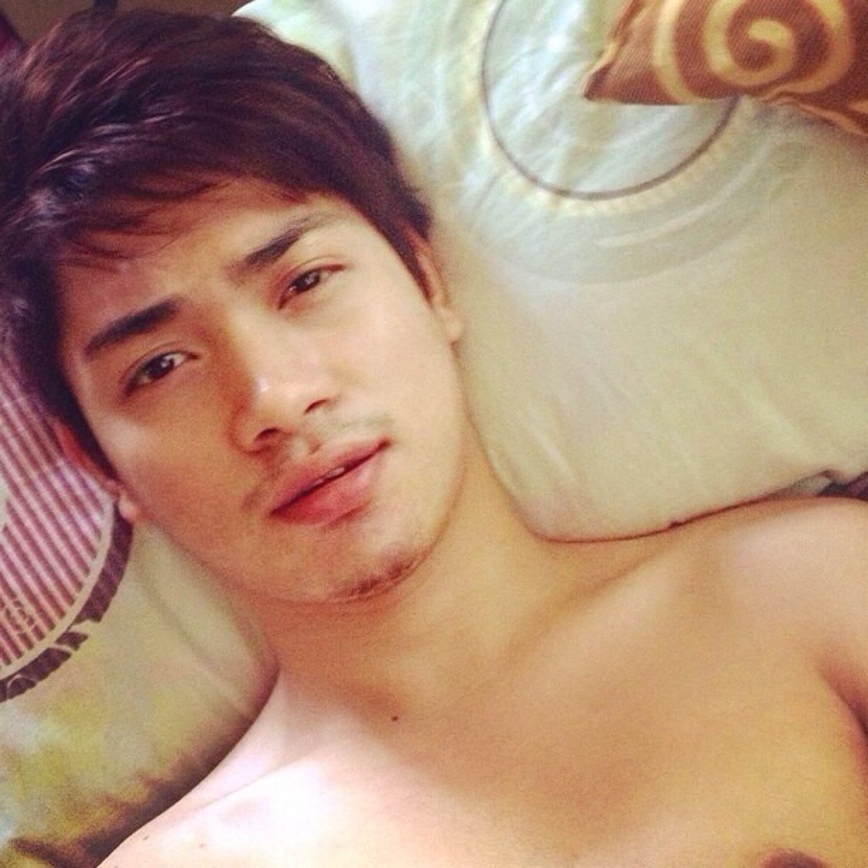 INSTAGRAM: EyyanMojares | PUP-Electrical Engineer | | follow at your own risk |