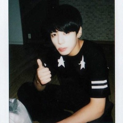 ผมชื่อจองกุกคับ อย่ามัวแต่ส่องสิคับ ผมว่าเรามาคุยกันดีกว่า .ยิ้ม Real : @bts_twt ☓
