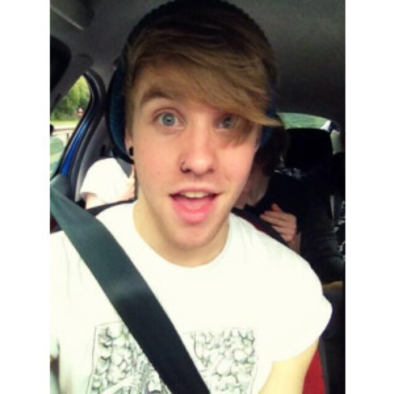 moistcrustyphan's profile picture. If you can't blow them away with your brilliance, baffle them with your bullshit