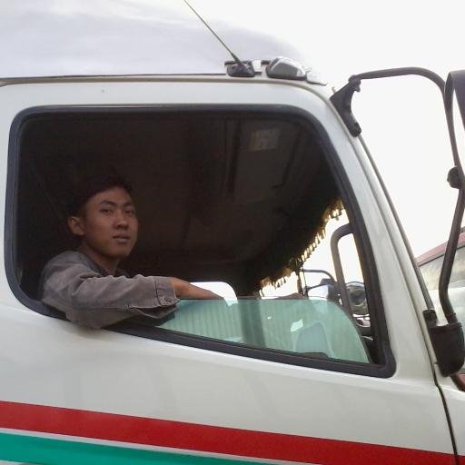 follow @Elang_Braga walau hanya orang sederhana tapi semua tulus dari dalam hati