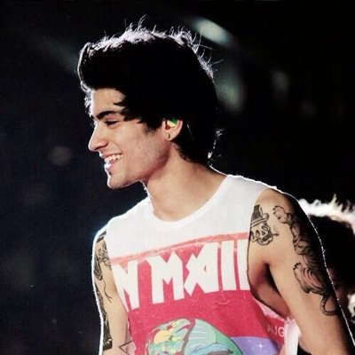 calumdateme's profile picture. ~say he dont like em boney he want something he can grab~