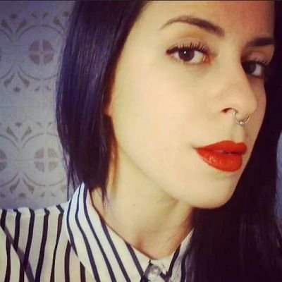 Rociocarellan's profile picture. Intento de odontóloga, cinéfila implacable y amante del grunge.