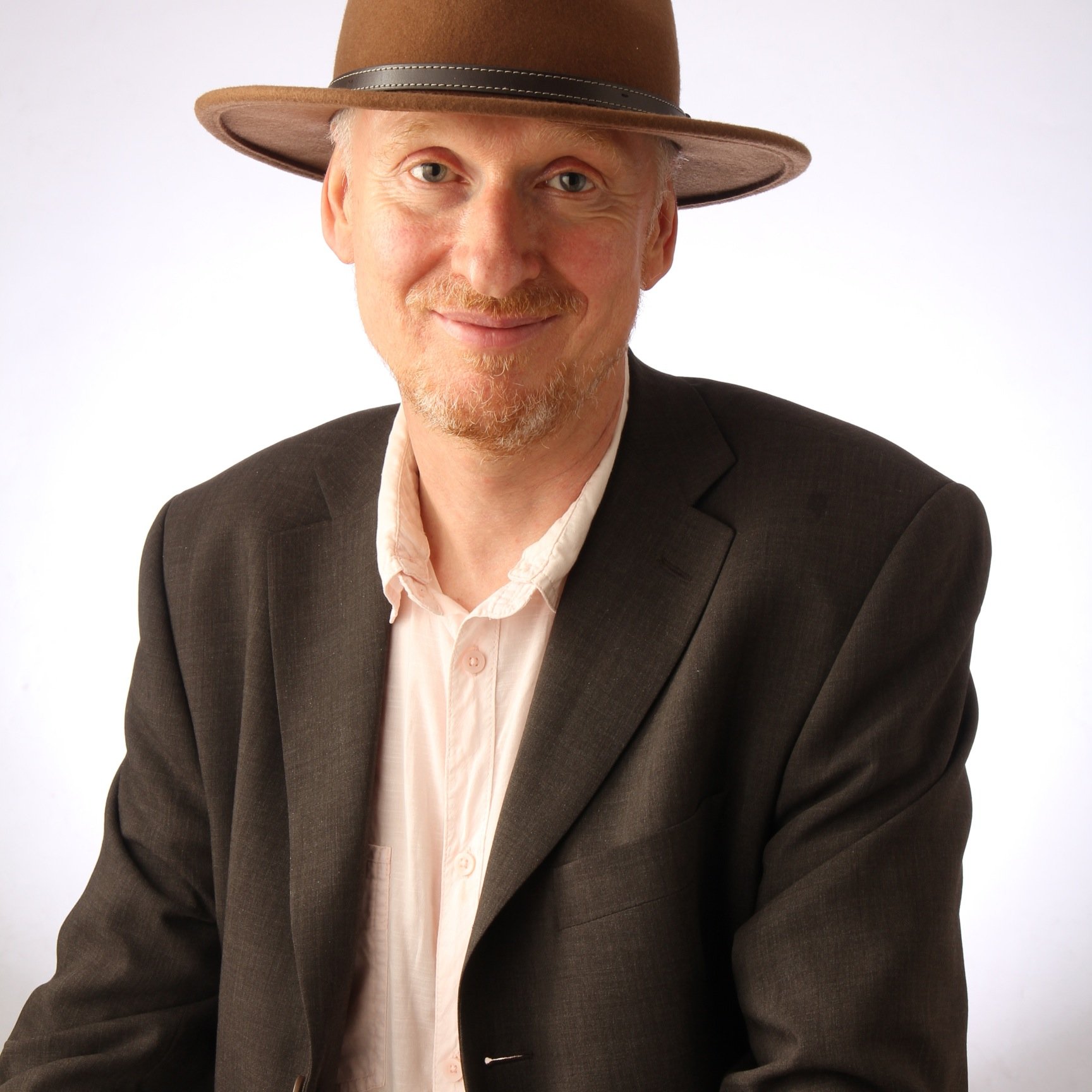 Macrobiotic teacher, feng shui consultant, healer and author of 19 books. Next macrobiotic course https://t.co/EQgquCEeo8