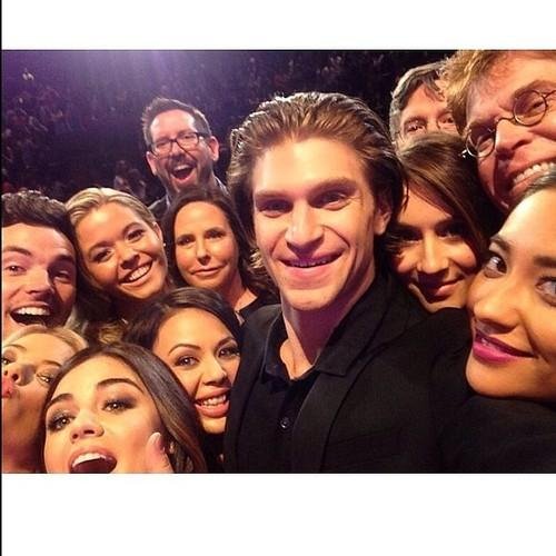 I really love Robert Pattinson,Jamie Dornan,Dakota Jonhson and Taylor Swift ♥ ♥ FSOG,PRETTY LITTLE LIARS AND TVD ADDICTED ♥ ♥LONDON LOVER♥