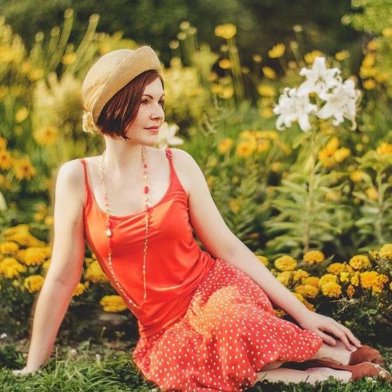 Пишу книги о чудесах и веду блог о писательстве :)
