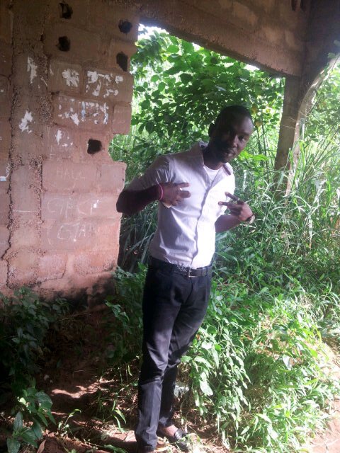 I'm a simple fellow wit high degree of self motivation and above all ,willing mind 2 communicate