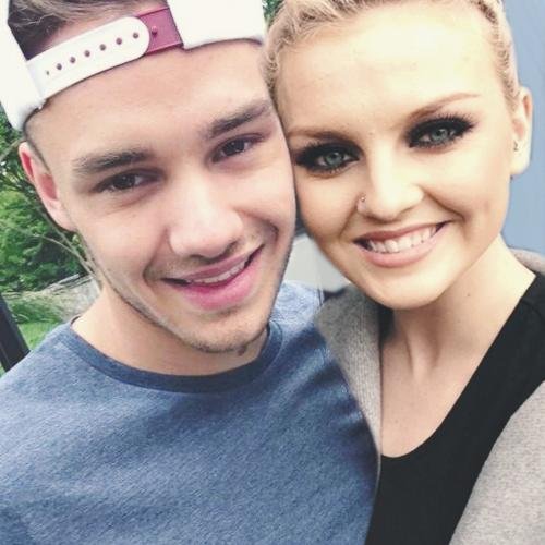 les selfies de Perrie c'est la vie♥♡♥♡♥