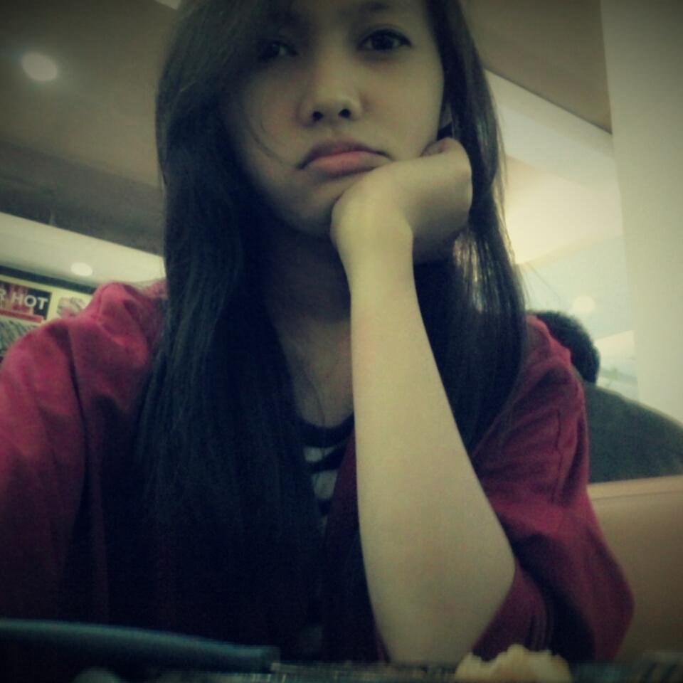 belajar tersenyum saat kecewa,. ٩◔‿◔۶